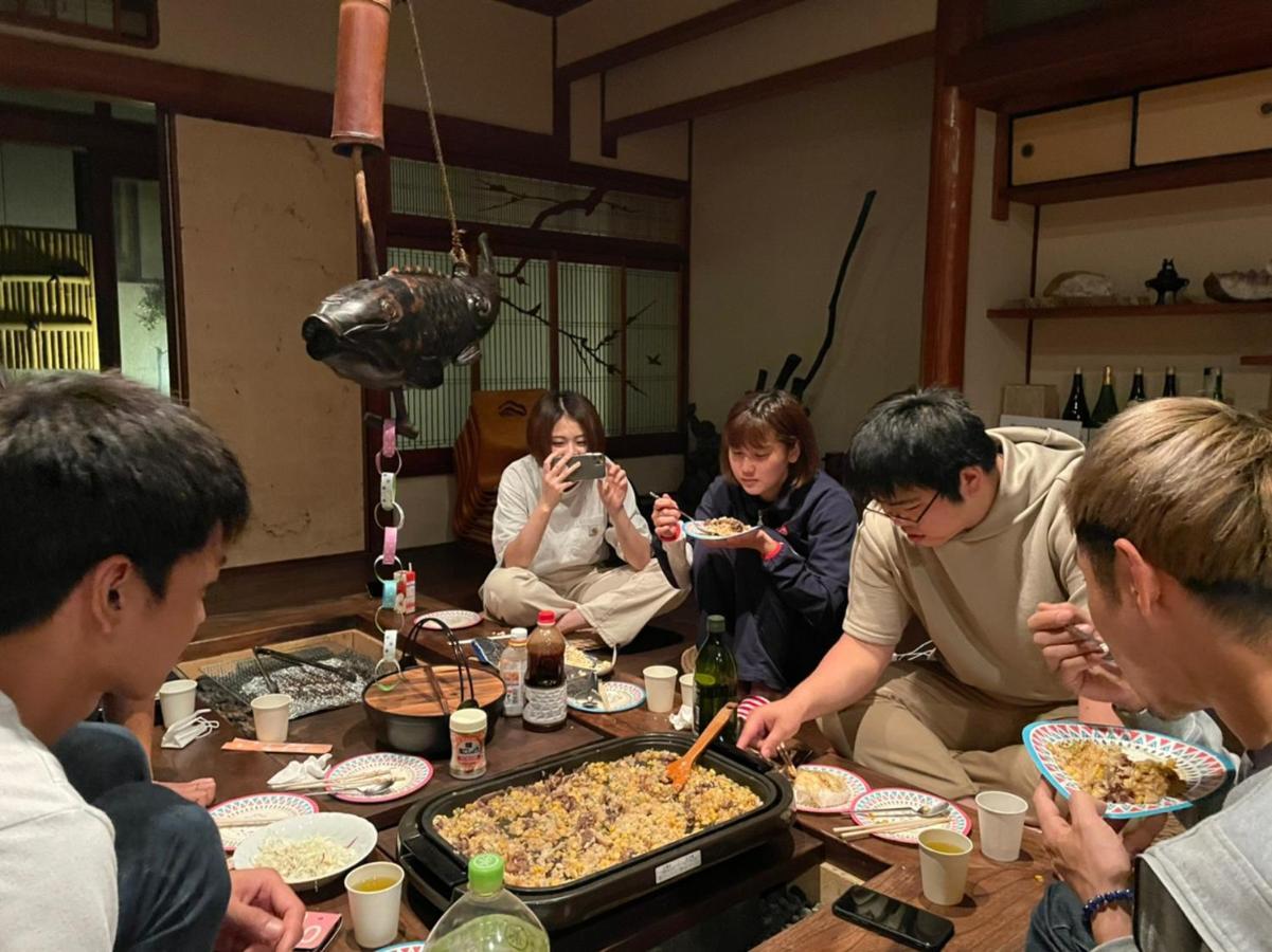 Guesthouse Omoya--全個室--囲炉裏のぬくもりと共にグループの絆を深める古民家宿でゆっくりとした時間を-6名部屋-6名部屋-8名部屋--最大20名-ペット同伴可は一室のみ- Мацуяма Екстериор снимка