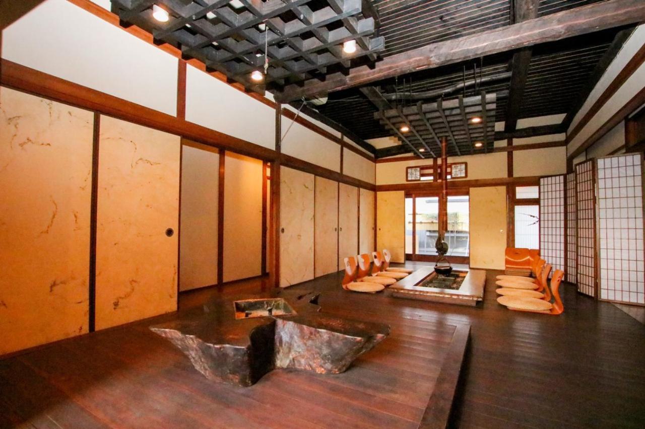 Guesthouse Omoya--全個室--囲炉裏のぬくもりと共にグループの絆を深める古民家宿でゆっくりとした時間を-6名部屋-6名部屋-8名部屋--最大20名-ペット同伴可は一室のみ- Мацуяма Екстериор снимка
