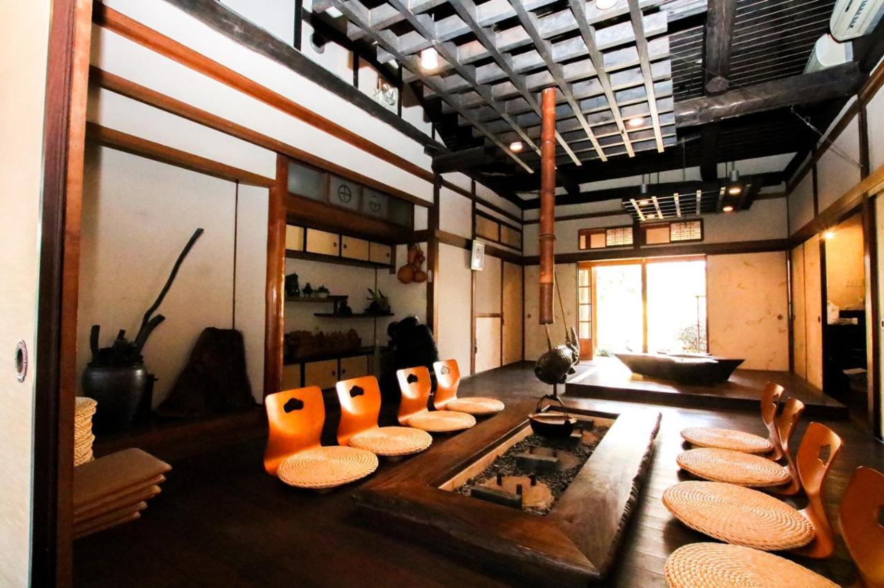 Guesthouse Omoya--全個室--囲炉裏のぬくもりと共にグループの絆を深める古民家宿でゆっくりとした時間を-6名部屋-6名部屋-8名部屋--最大20名-ペット同伴可は一室のみ- Мацуяма Екстериор снимка