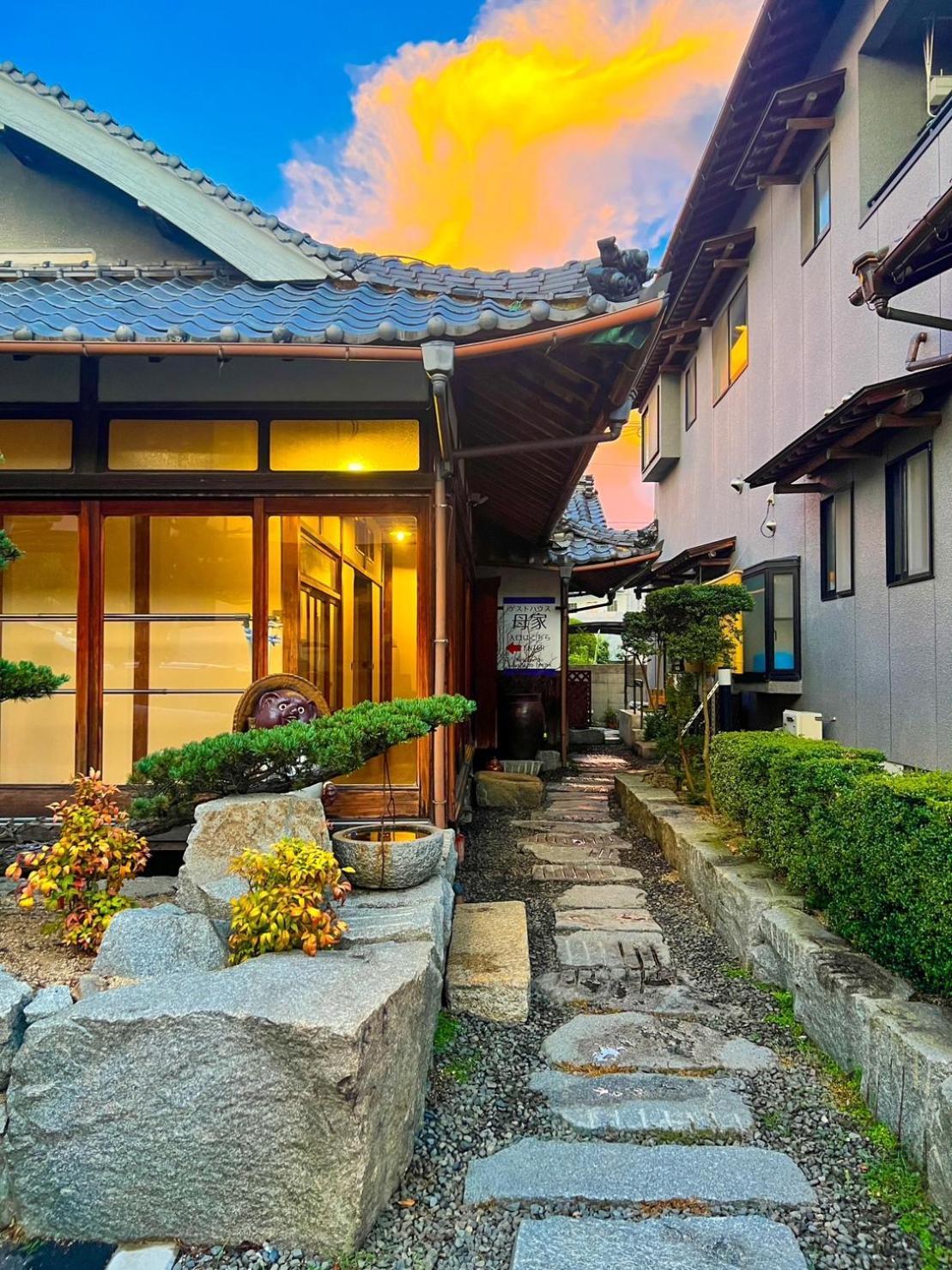 Guesthouse Omoya--全個室--囲炉裏のぬくもりと共にグループの絆を深める古民家宿でゆっくりとした時間を-6名部屋-6名部屋-8名部屋--最大20名-ペット同伴可は一室のみ- Мацуяма Екстериор снимка